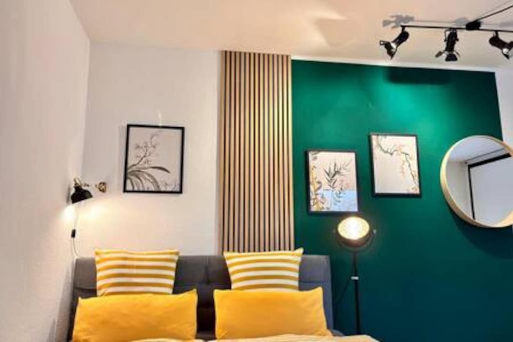 Modern & Stilvoll Mit Kino - Wii Apartment Есен Екстериор снимка